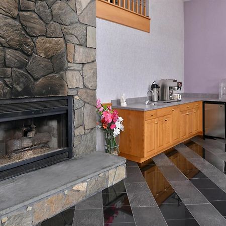 Americas Best Value Inn & Suites Wolcott Exterior photo
