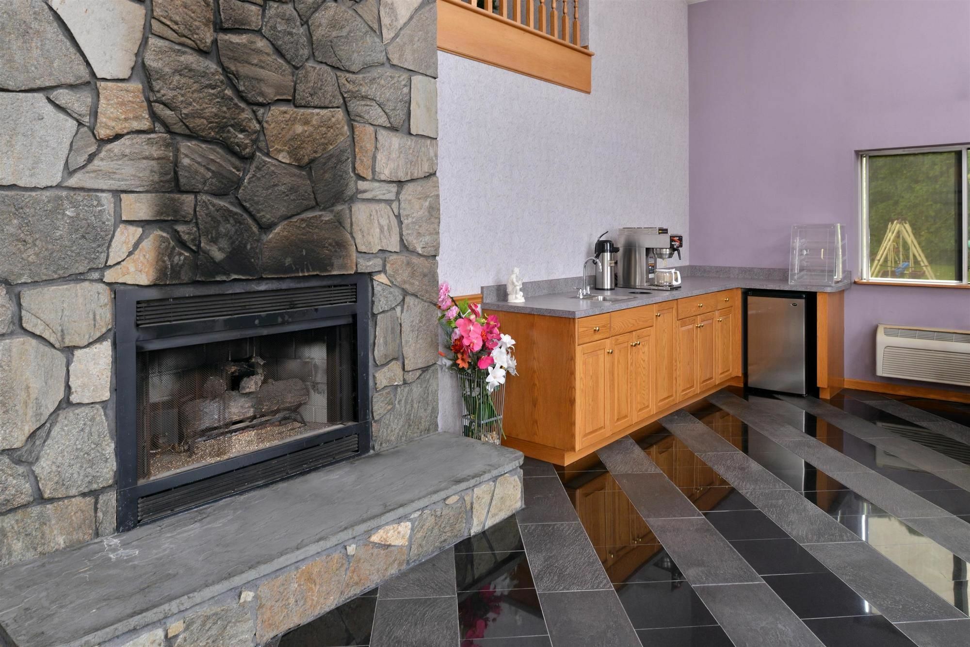 Americas Best Value Inn & Suites Wolcott Exterior photo
